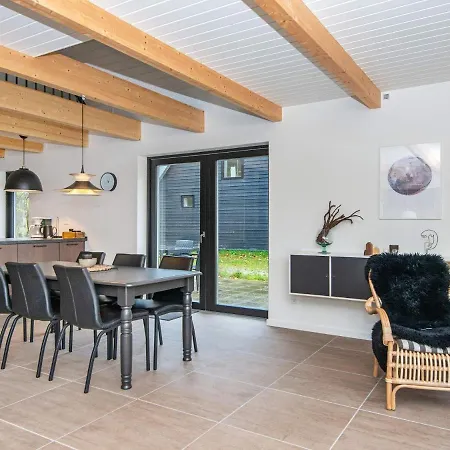 6 Person In Hovborg-by Traum * Hovborg