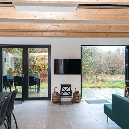 6 Person In Hovborg-by Traum * Hovborg