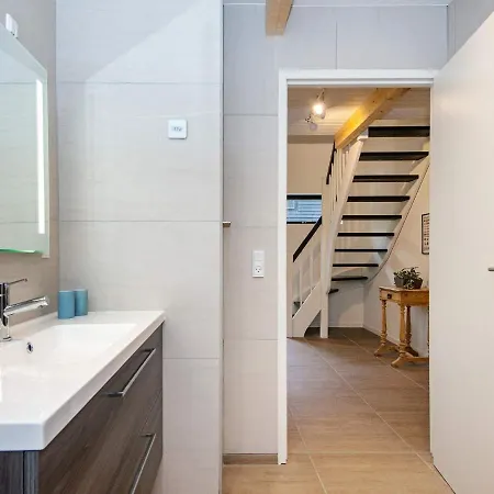 6 Person In Hovborg-by Traum *